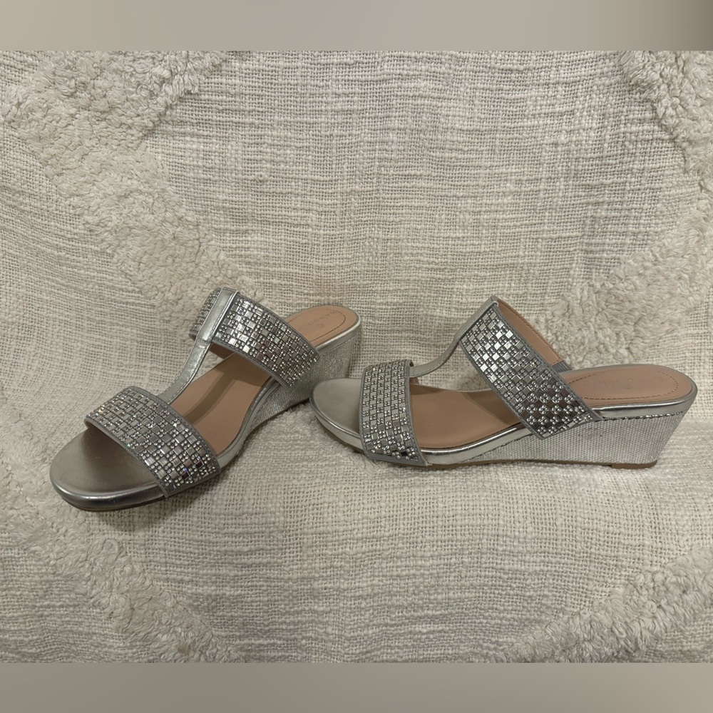 Bandolino women’s sandals- size 6